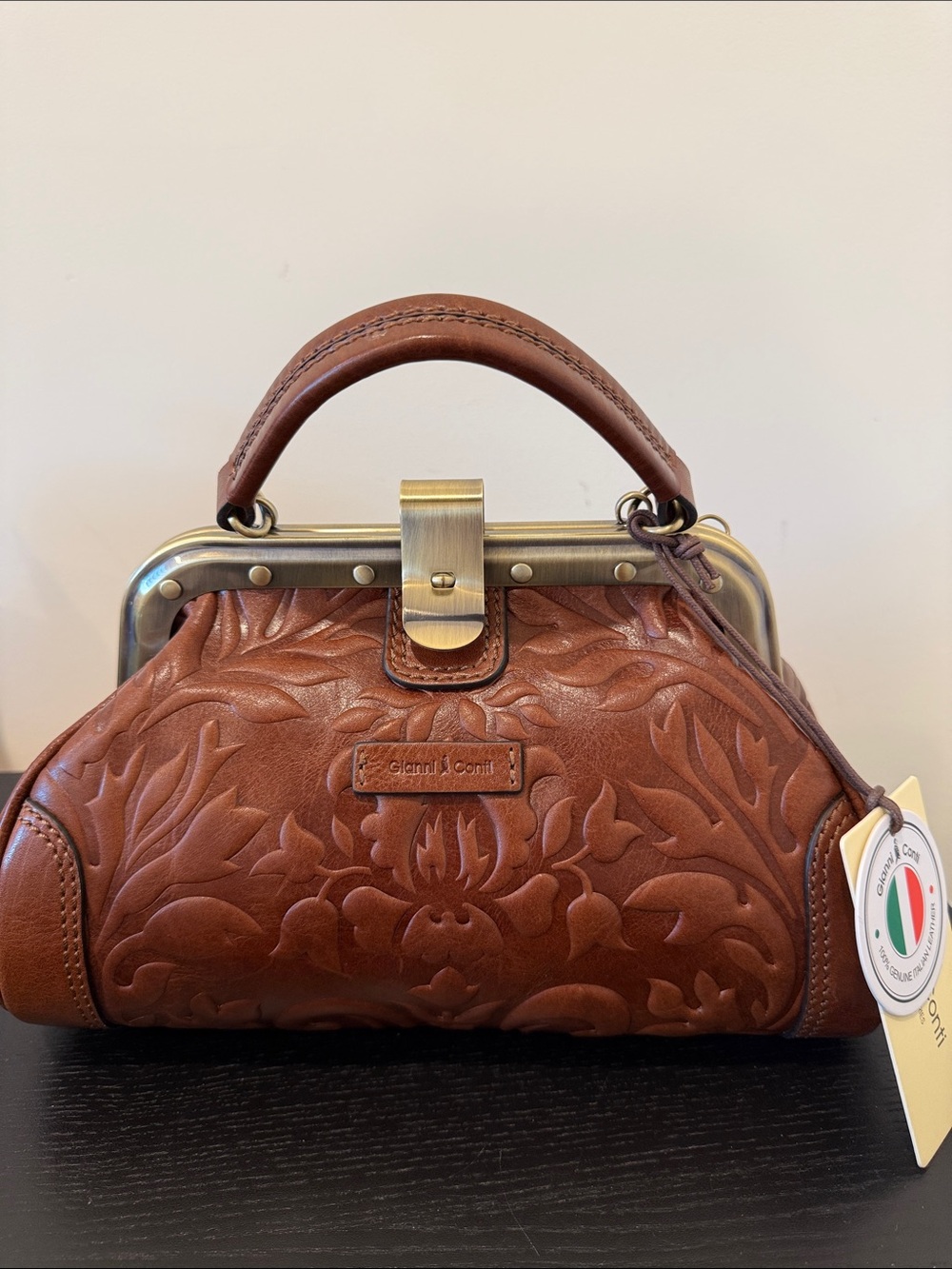 Gianni Conti Embossed Leather Clasp Bag with crossbody and Dust Bag